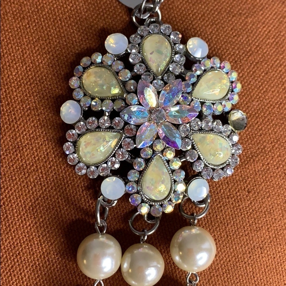CARA NY Pearl Crystal upcycled 3 tier necklace Costume jewelry - Picture 4 of 10